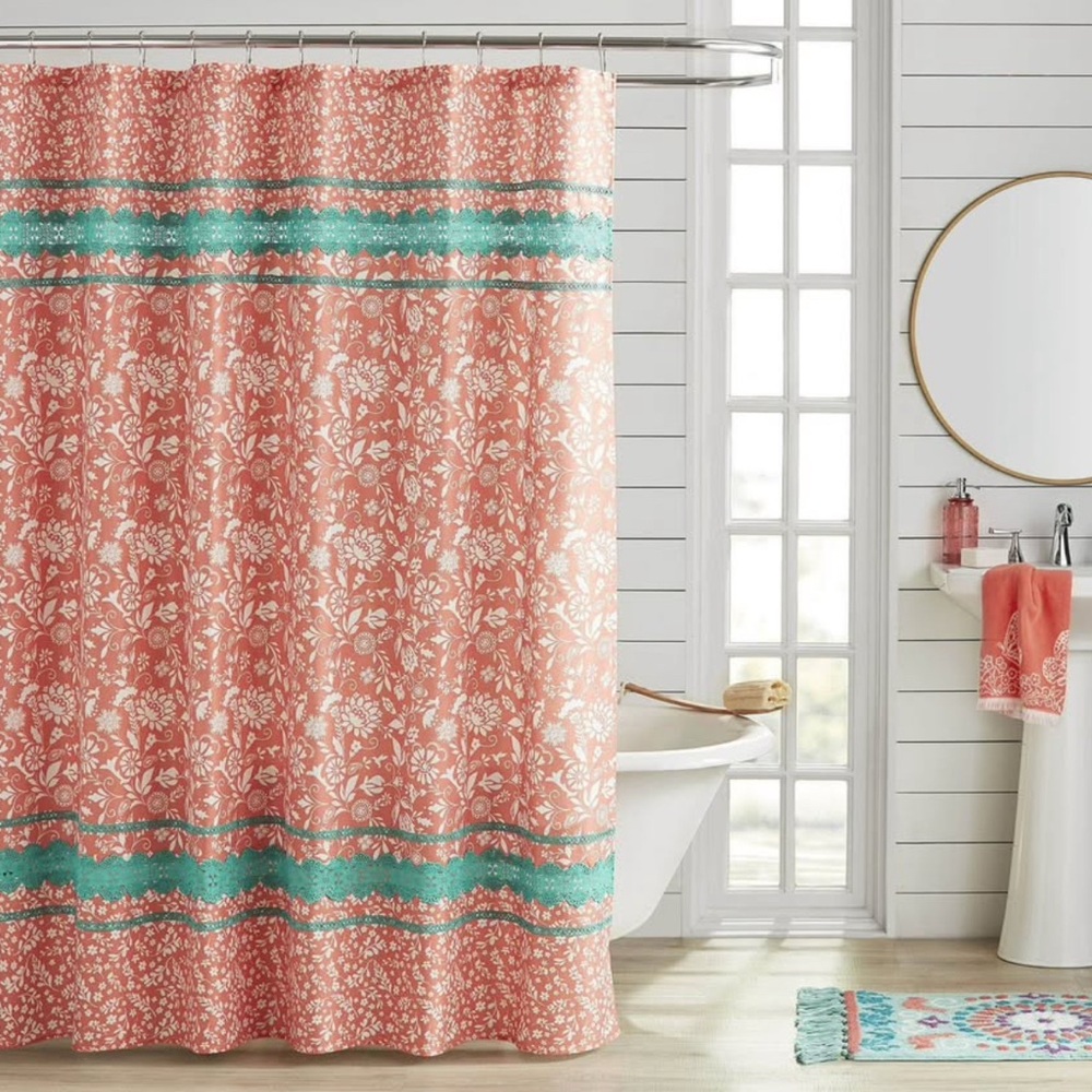 Pioneer Woman shower curtain and 2x bath mats set